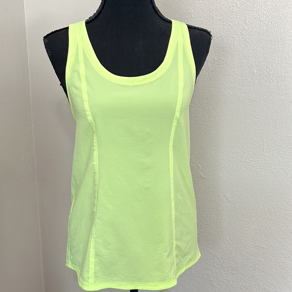 Women’s Lululemon Lightweight Tank Lime Green Size 4 EUC - Picture 1 of 10